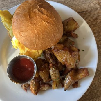 Revolution Winery & Kitchen - Scrumptious egg sandwich - Vegan Near Me - Sacramento, California