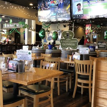 Beef 'O' Brady's - They decorated for St. Patrick's day - Pubs Near Me - Auburndale, Florida