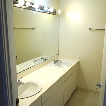 Matthew Choi - Vanguard Properties - This is the "before" photo. Matthew identified that some low-cost renovations to the bathroom would go a long way to helping sell our condo - Real Estate Agents Near Me - San Francisco, California Matthew Choi - Vanguard Properties - This is the "before" photo. Matthew identified that some low-cost renovations to the bathroom would go a long way to helping sell our condo - Real Estate Agents Near Me - San Francisco, California