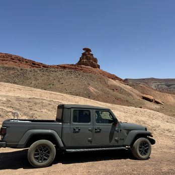 Mexican Hat Rock - Off-roading @ Mexican Hat - Landmarks & Historical Buildings Near Me - Mexican Hat, Utah Mexican Hat Rock - Off-roading @ Mexican Hat - Landmarks & Historical Buildings Near Me - Mexican Hat, Utah