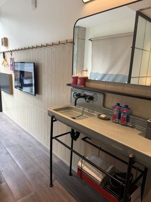 Moxy NYC Chelsea by null