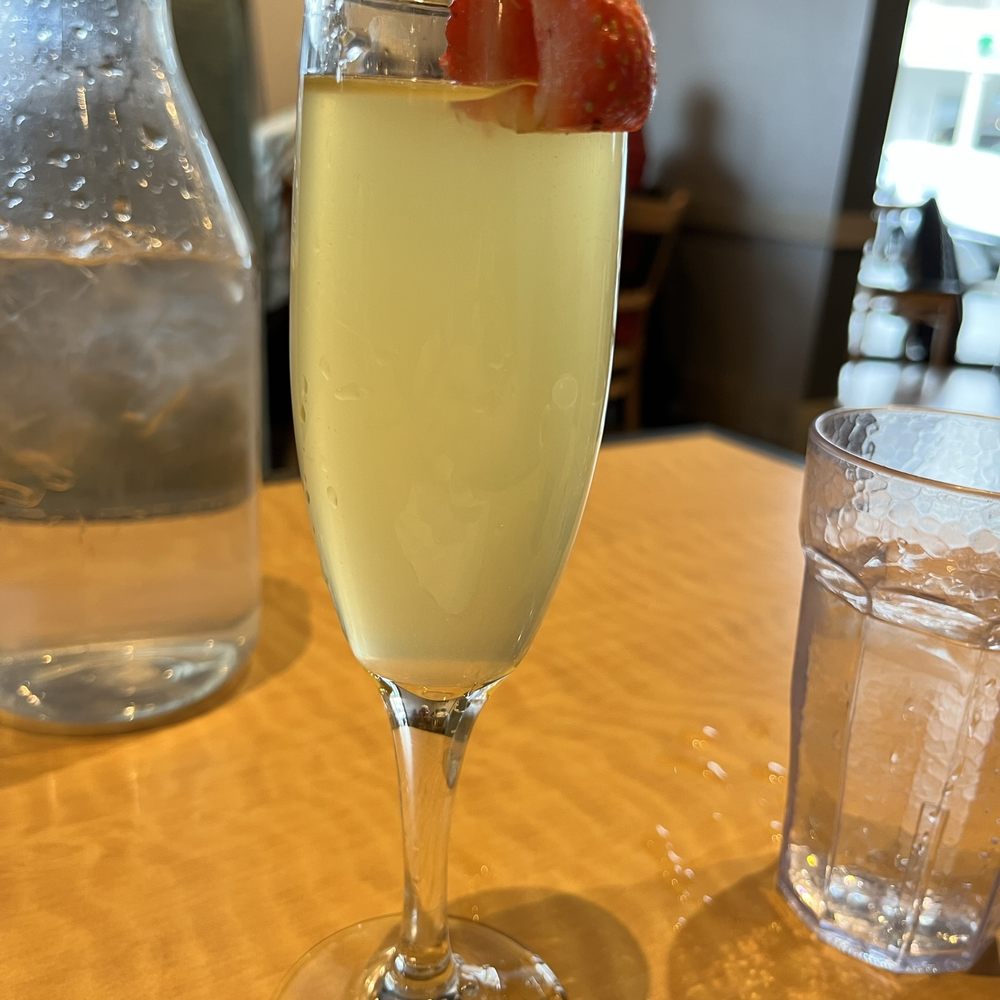 Le Peep - Hawaiian mimosa - Breakfast & Brunch Near Me - Nashville, Tennessee Le Peep - Hawaiian mimosa - Breakfast & Brunch Near Me - Nashville, Tennessee