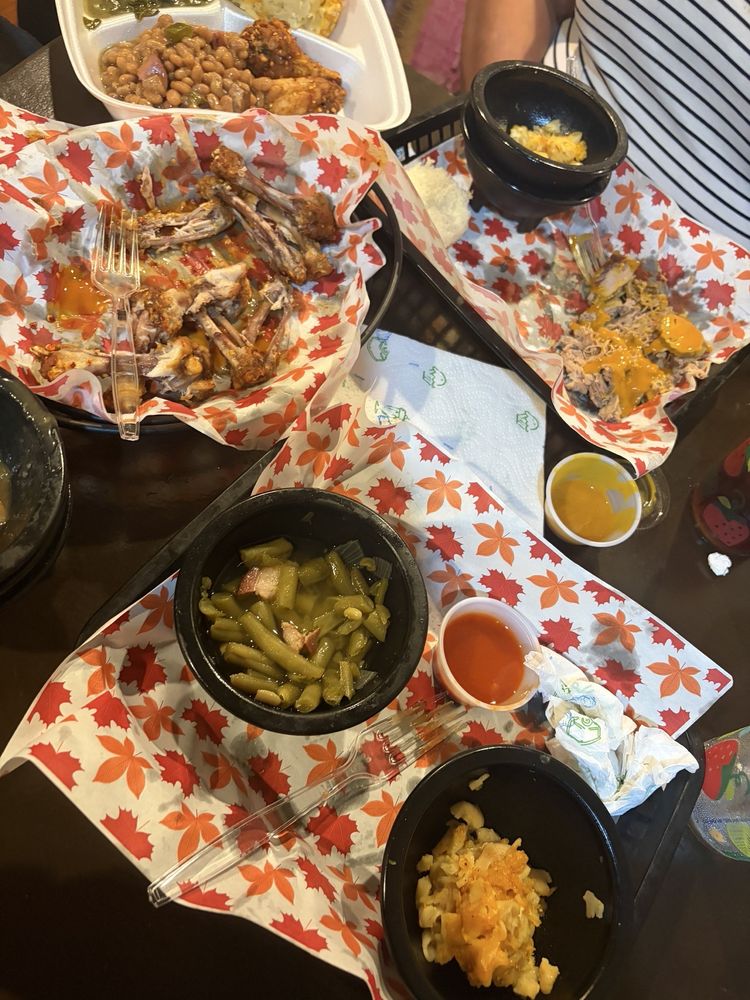 Middleton’s Village BBQ Logo