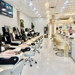 Royal Nails & Day Spa