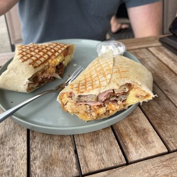 Lilikoi Kitchen - Brisket sandwich - Coffee & Tea Near Me - Kailua, Hawaii