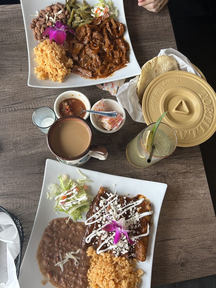Food from La Cocina De Mama