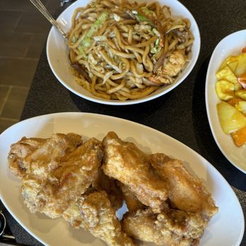 Hanson's Restaurant - Crispy chicken wings (huge and delicious!); shanghai noodles (great! Generous with proteins) - Chinese Near Me - Stouffville, Ontario Hanson's Restaurant - Crispy chicken wings (huge and delicious!); shanghai noodles (great! Generous with proteins) - Chinese Near Me - Stouffville, Ontario