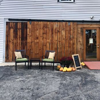 Averill House Vineyard - Wine Tasting Room Near Me - Brookline, New Hampshire