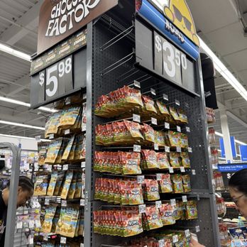 Walmart - Noms chocolate factory! It's here and heard the price are less here but not all flavors, no mac/arare chocolate bar :( - Grocery Near Me - Honolulu, Hawaii Walmart - Noms chocolate factory! It's here and heard the price are less here but not all flavors, no mac/arare chocolate bar :( - Grocery Near Me - Honolulu, Hawaii