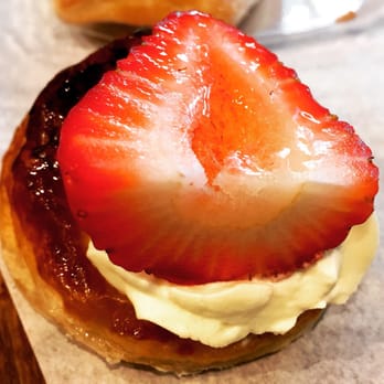 Paris Baguette - Strawberry cream puff - Coffee & Tea Near Me - Milpitas, California