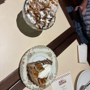 Agnes and Sherman - Sundae and Banoffee Pie - Diners Near Me - Houston, Texas