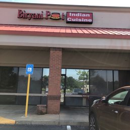 the outside of a restaurant