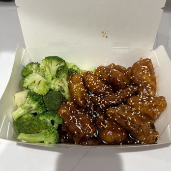 VeGreen Noodle - Sesame Chicken - Noodles Near Me - Buford, Georgia