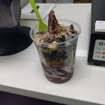 Acai Fresh - Healthy AF bowl, with added drizzle & shaved chocolate :) - Acai Bowls Near Me - Davis, California