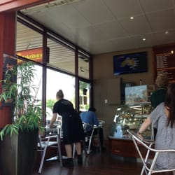 Mona's Bakehouse