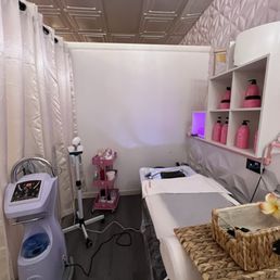 Hair and scalp treatment room. Hair and scalp treatment room.