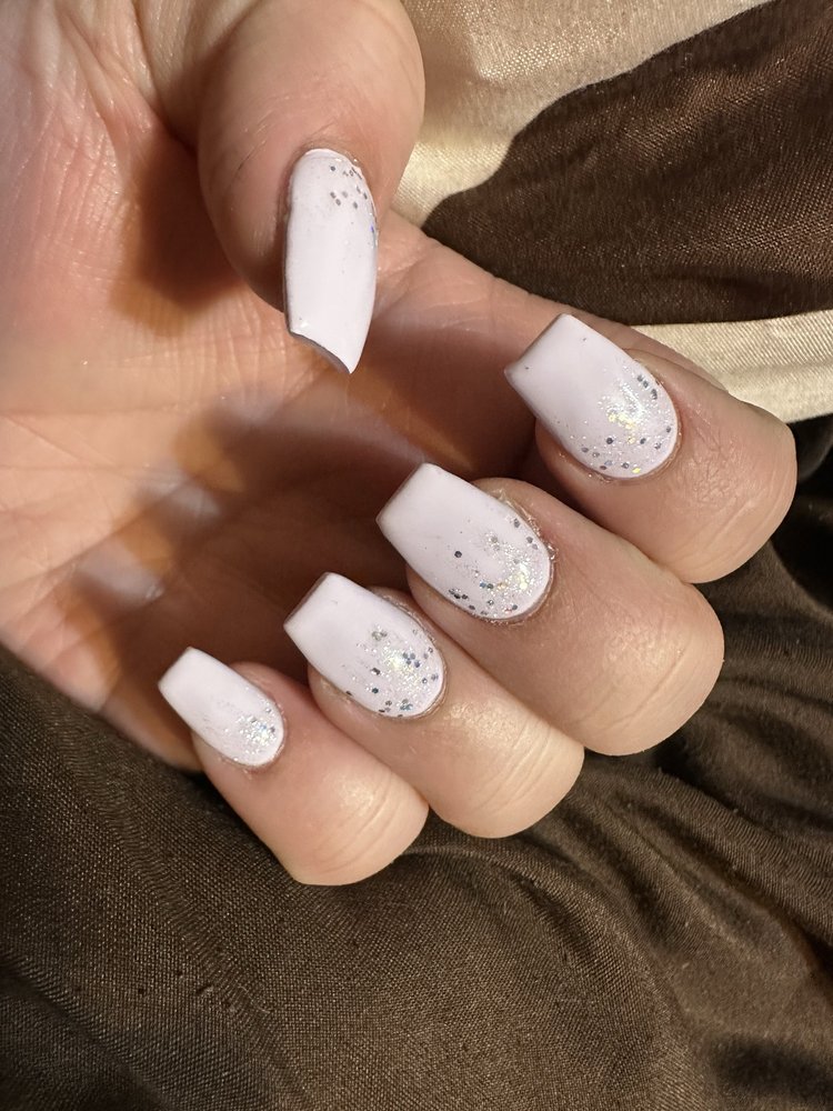Redmond Nails & Spa Logo