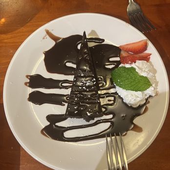 Seven Stone Steps - flourless chocolate cake - Gastropubs Near Me - Cazenovia, New York