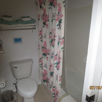 The Mount Battie - bathroom - Hotels Near Me - Lincolnville, Maine The Mount Battie - bathroom - Hotels Near Me - Lincolnville, Maine