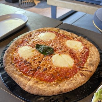 Mangoni - Margherita pizza was one of the best I have ever had and I've tested a bunch. - Pizza Near Me - Winter Garden, Florida