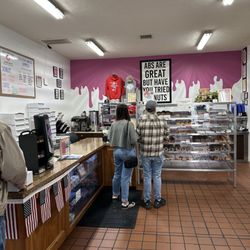 Tobey's Donut Shop - Inside
