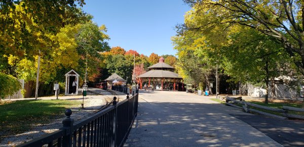 Milwaukee County Zoo by null