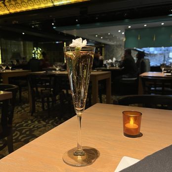 Empire - Marcel sparkling rose - Lounges Near Me - Boston, Massachusetts
