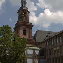 Siegfriedbrunnen - Siegfriedbrunnen mit Dreifaltigkeistkirche im Hintergrund