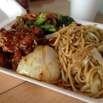 Wok N Roll - Garlic Chicken, Beef with Broccoli and Chow Mein - Ramen Near Me - Long Beach, California Wok N Roll - Garlic Chicken, Beef with Broccoli and Chow Mein - Ramen Near Me - Long Beach, California
