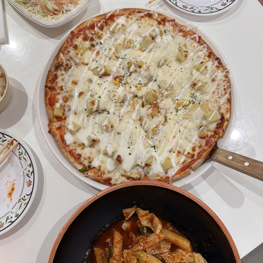 92 Chicken - Sweet potato pizza and Tteokbokki - Korean Near Me - Garden Grove, California 92 Chicken - Sweet potato pizza and Tteokbokki - Korean Near Me - Garden Grove, California