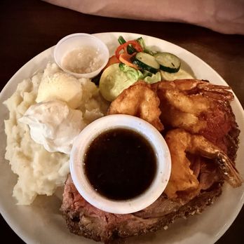 French Gulch Hotel - Prime rib dinner - French Near Me - French Gulch, California