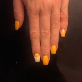 Glorious Nail - Daisy nails! - Nail Salons Near Me - Brooklyn, New York