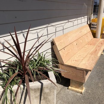 JuJu's Cafe - New bench to relax on before you head on your adventure home or through the gorge - Breakfast & Brunch Near Me - Troutdale, Oregon