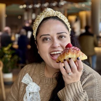 Starbucks Reserve Roastery Chicago - Seriously, get the croissants! - Coffee Roasteries Near Me - Chicago, Illinois Starbucks Reserve Roastery Chicago - Seriously, get the croissants! - Coffee Roasteries Near Me - Chicago, Illinois