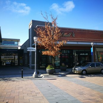 Lindt Chocolate Shop - Chocolatiers & Shops Near Me - North York, Ontario Lindt Chocolate Shop - Chocolatiers & Shops Near Me - North York, Ontario
