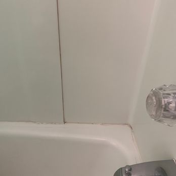 Chalet Killington - Bathroom needs updating - Hotels Near Me - Killington, Vermont