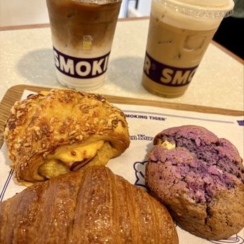 Smoking Tiger Bread Factory - Smokin' Spaniard / 스페인 라떼 Smokin Tiger Latte / 타이거 라떼 - Coffee & Tea Near Me - Cerritos, California