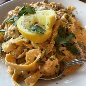 Frugatti's - Red Pepper Chicken Fettuccine - Italian Near Me - Bakersfield, California