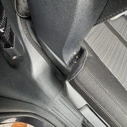 Passenger seat second row not cleaned on the side