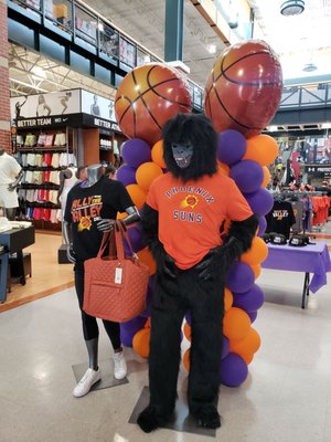 DICK'S Sporting Goods by null