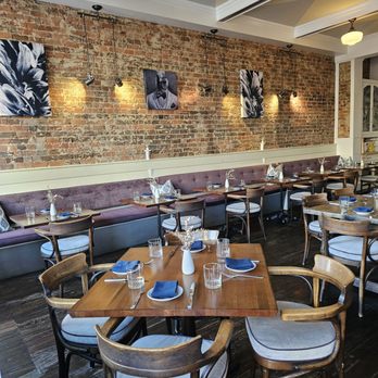 Brood Restaurant and Bar - The table set-up and quality furniture give the place an air of distinction. - Desserts Near Me - Salem, Virginia