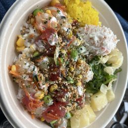Tuna, scallops, crab and seaweed salad, pineapple, corn, pickled radish and many more items. Very tasty.