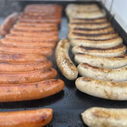 Mr Hot Bunz - Delicious Brats cooked & served in our Famous Delicious Beer Butter Onions