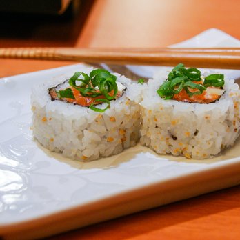 Sushi Isao - Uramaki Salmão com cebolinha - Japanese Near Me - São Paulo, SP Sushi Isao - Uramaki Salmão com cebolinha - Japanese Near Me - São Paulo, SP
