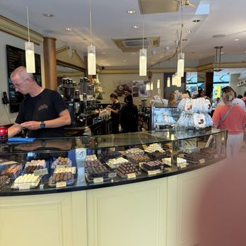 Butlers Choclate Café - Butler's chocolate Café - Coffee & Tea Near Me - Dublin, D Butlers Choclate Café - Butler's chocolate Café - Coffee & Tea Near Me - Dublin, D