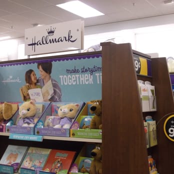 Kohl's - Three short aisles of cards too choose from - Department Stores Near Me - FEDERAL WAY, Washington