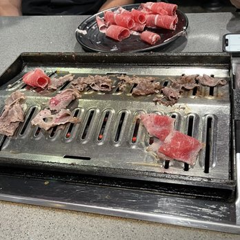 AYCE Gogi - VAN NUYS - Cooking the brisket - Korean Near Me - Van Nuys, California