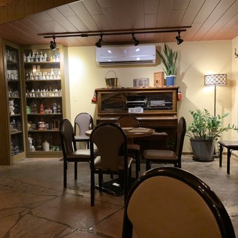 Del's Restaurant - Small dining area with player piano and Del's Doo Dads - Breakfast & Brunch Near Me - Tucumcari, New Mexico Del's Restaurant - Small dining area with player piano and Del's Doo Dads - Breakfast & Brunch Near Me - Tucumcari, New Mexico