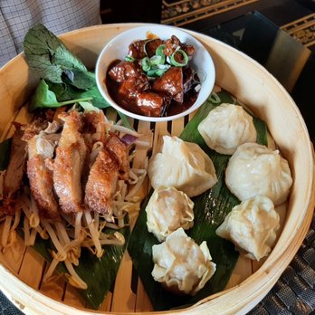 Mandschu - Dim Sum: Ribs (top), Pork Dumplings, Crispy Duck - Restaurants Near Me - Brühl, NW