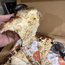 Soggy white clam pizza